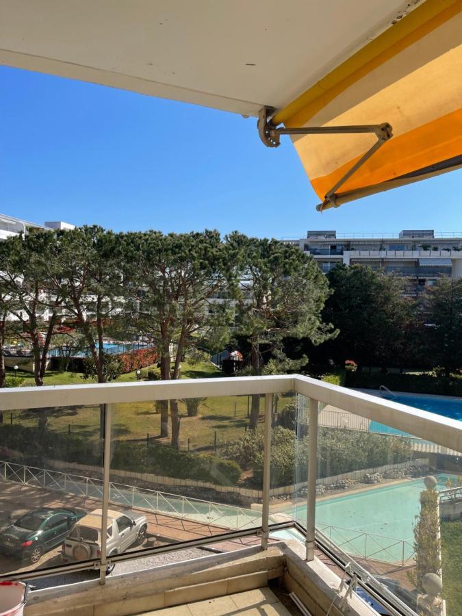 Bord De Avec Piscine Apartment